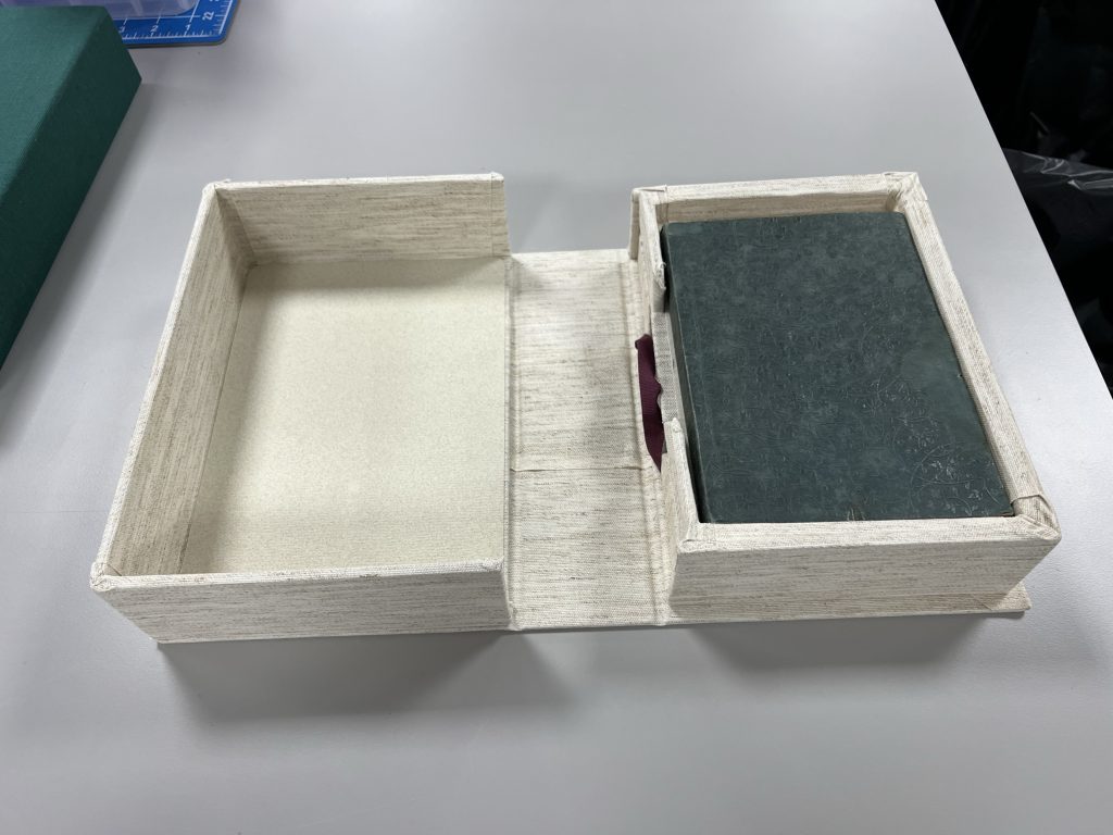 Image of an open clamshell box.